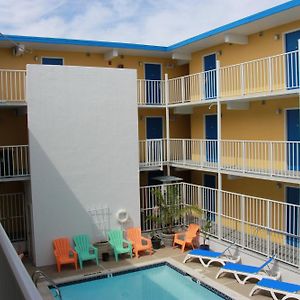 Seaside Inn & Suites